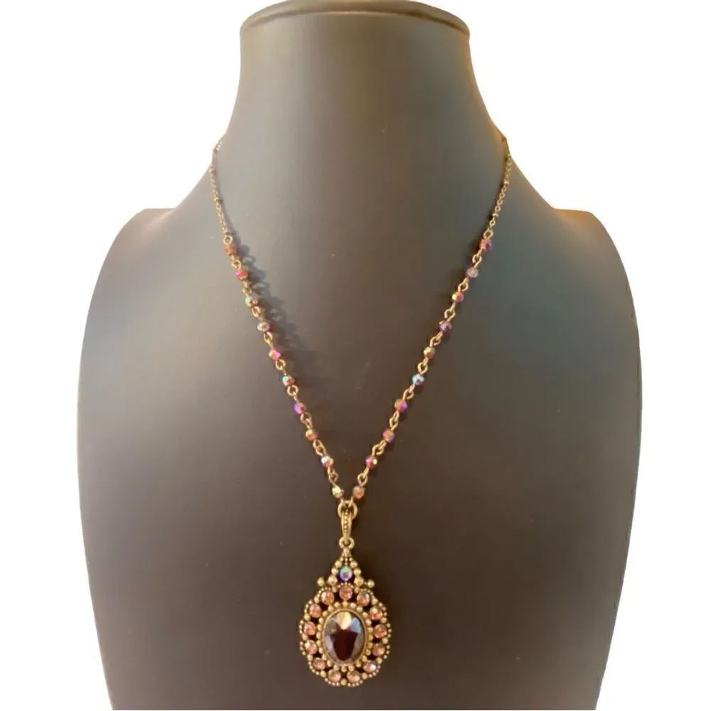 Antique Gold Toned Pendant Necklace. Great Vintage look.